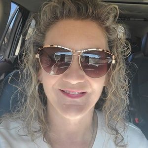 Meet your Posher, Carla